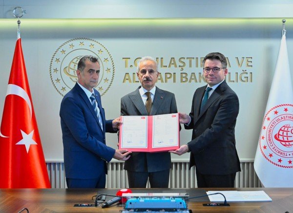TÜRASAŞ’ın ürettiği yerli ve milli lokomotifimiz E5000’in Avrupa Birliği sertifikasyon süreci tamamlandı